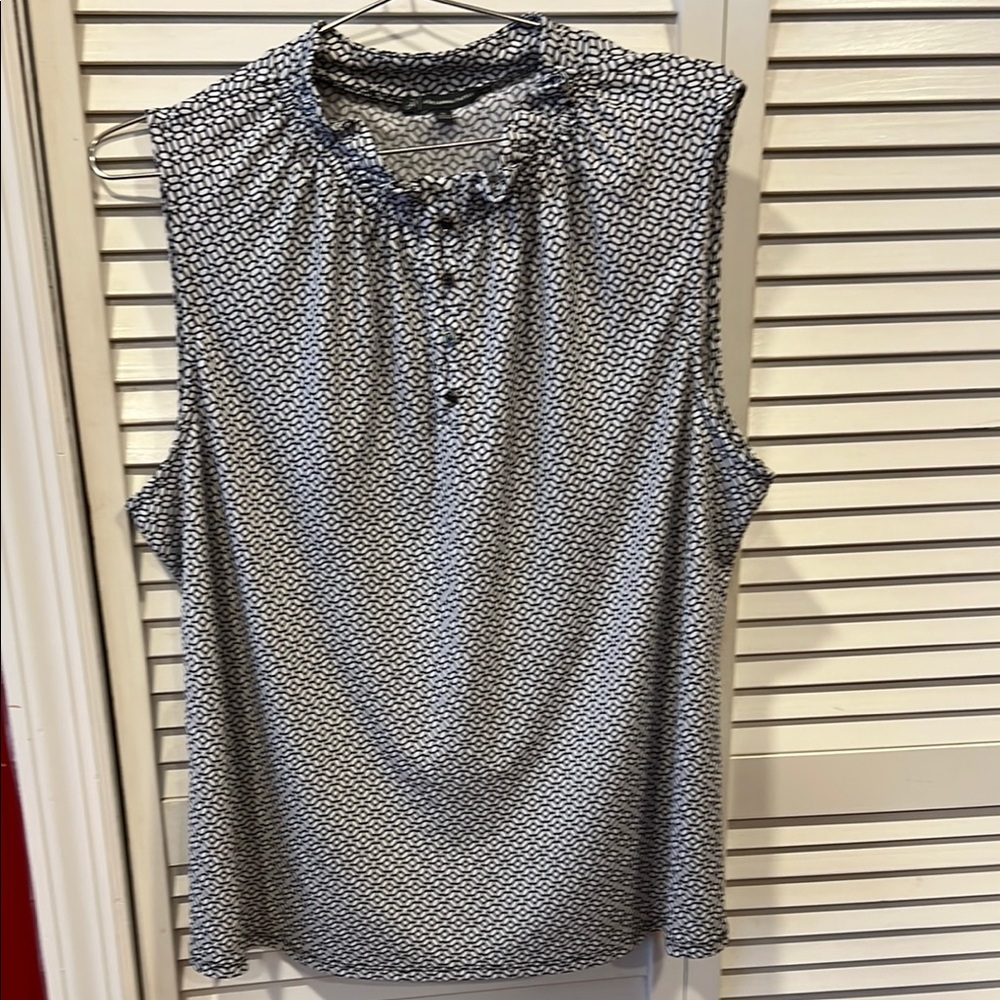 Adrianna Papell Sleeveless Black and White Patterned Women's Top